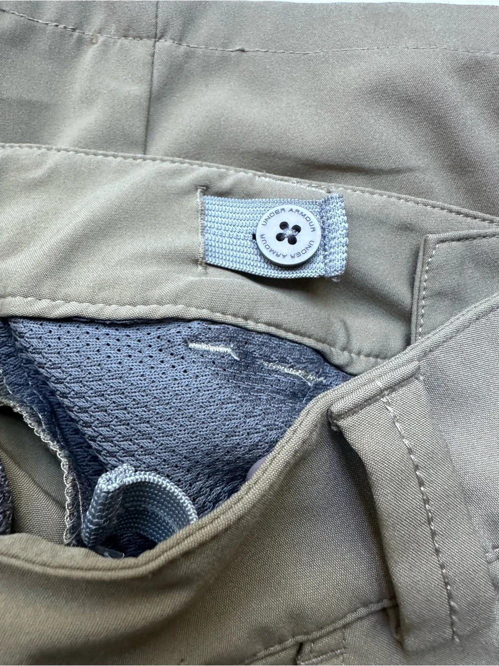 Under Armour Medal‎ Play Golf Shorts Tan Youth Size Small (8)